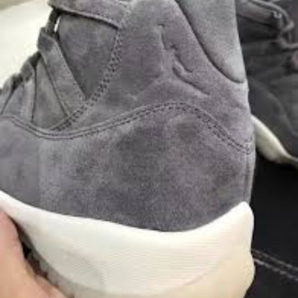 Jordan 11 - Picture 2 of 3